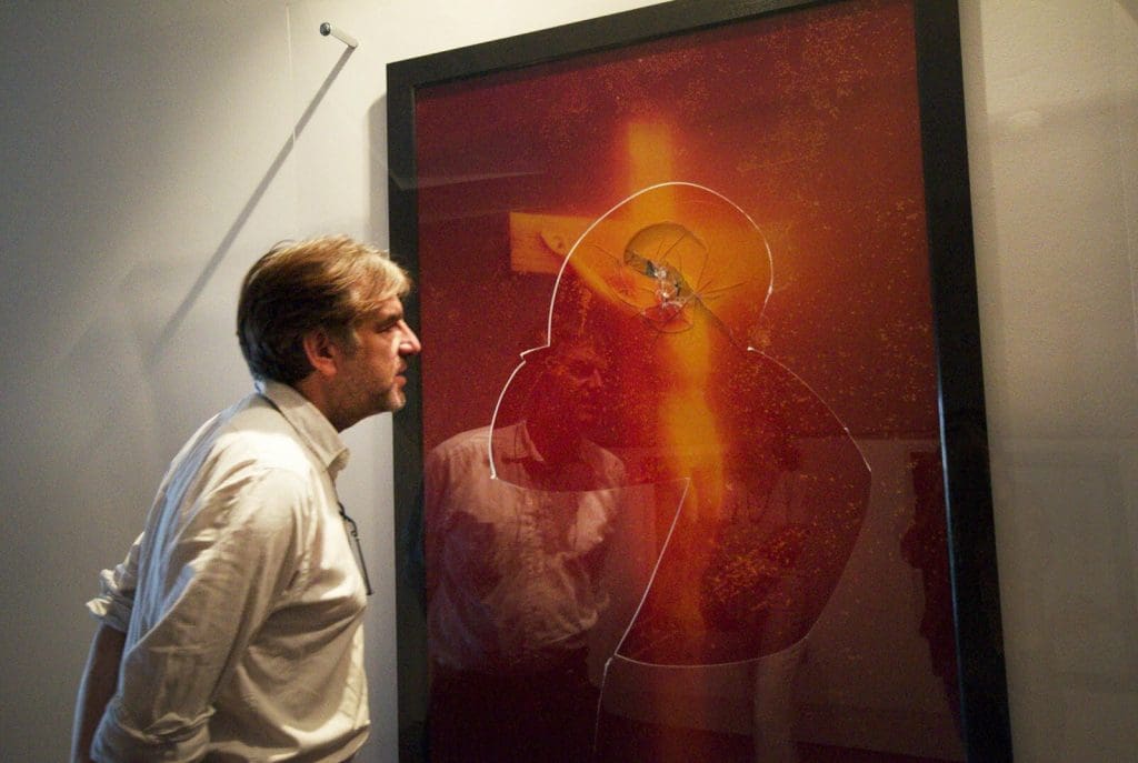 Beyond Photography - Ký hiệu học